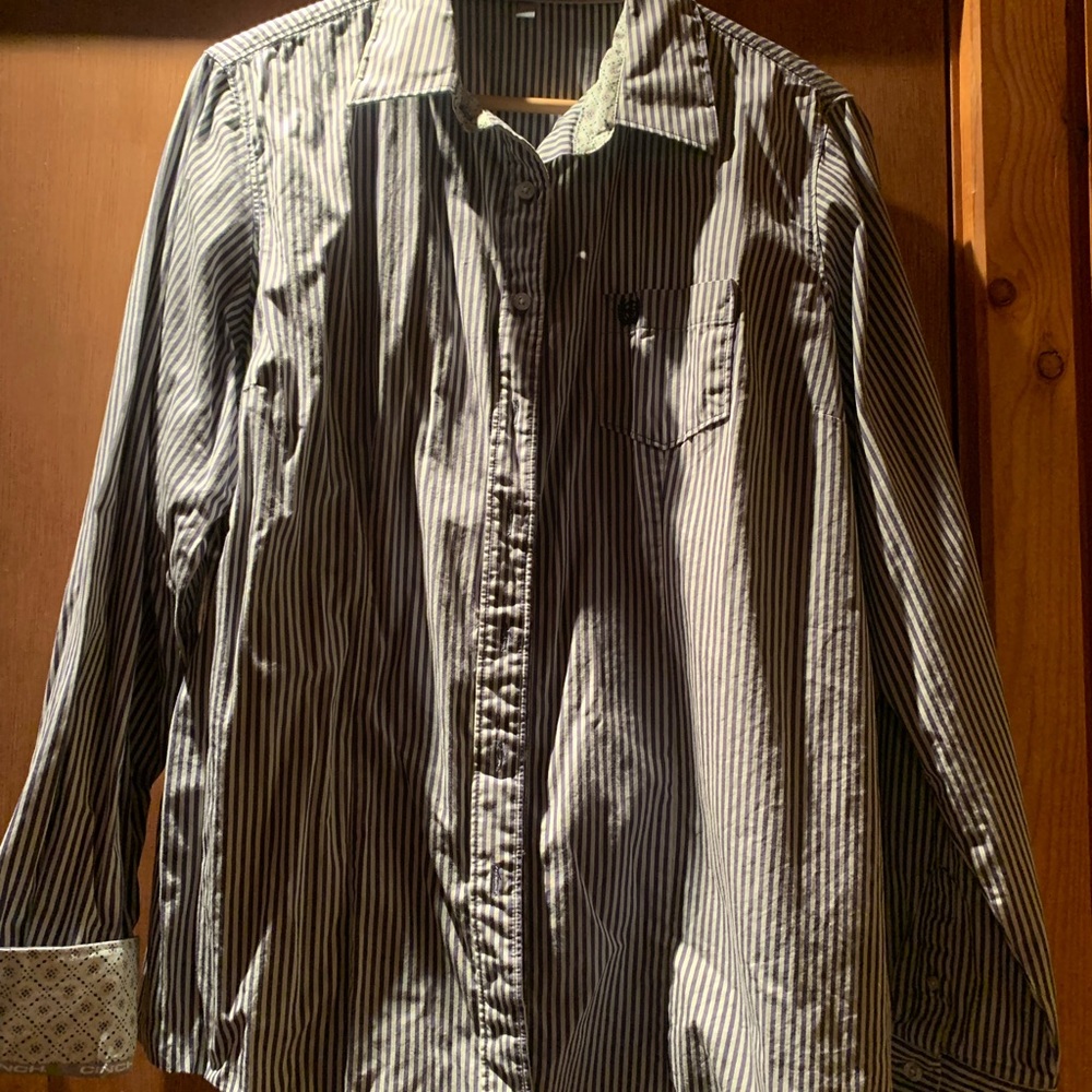Women’s Cinch Long-Sleeved Button Down